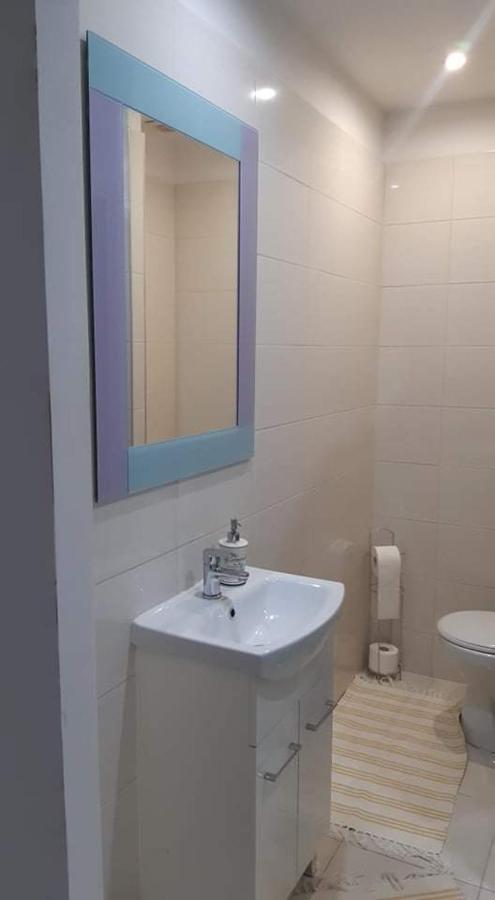 Szoba Konyha Lakas Komarno Bagian luar foto