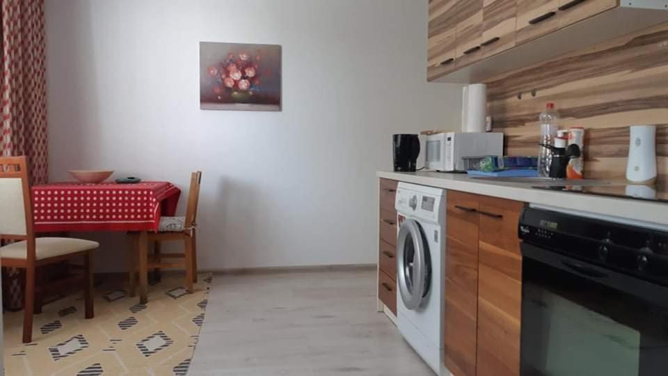 Szoba Konyha Lakas Komarno Bagian luar foto
